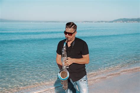Peter Sax .